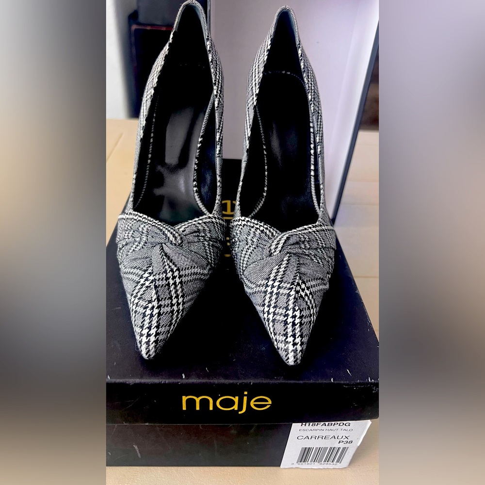 Prince of Wales twisted tweed pumps
Maie